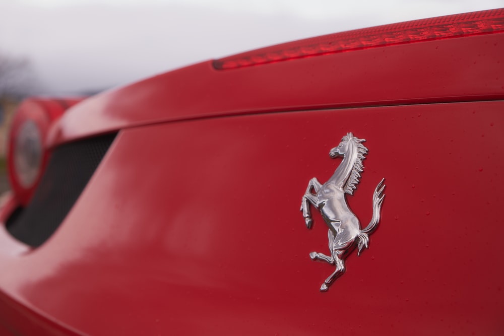 Ferrari в судовій тяганині за Purosangue