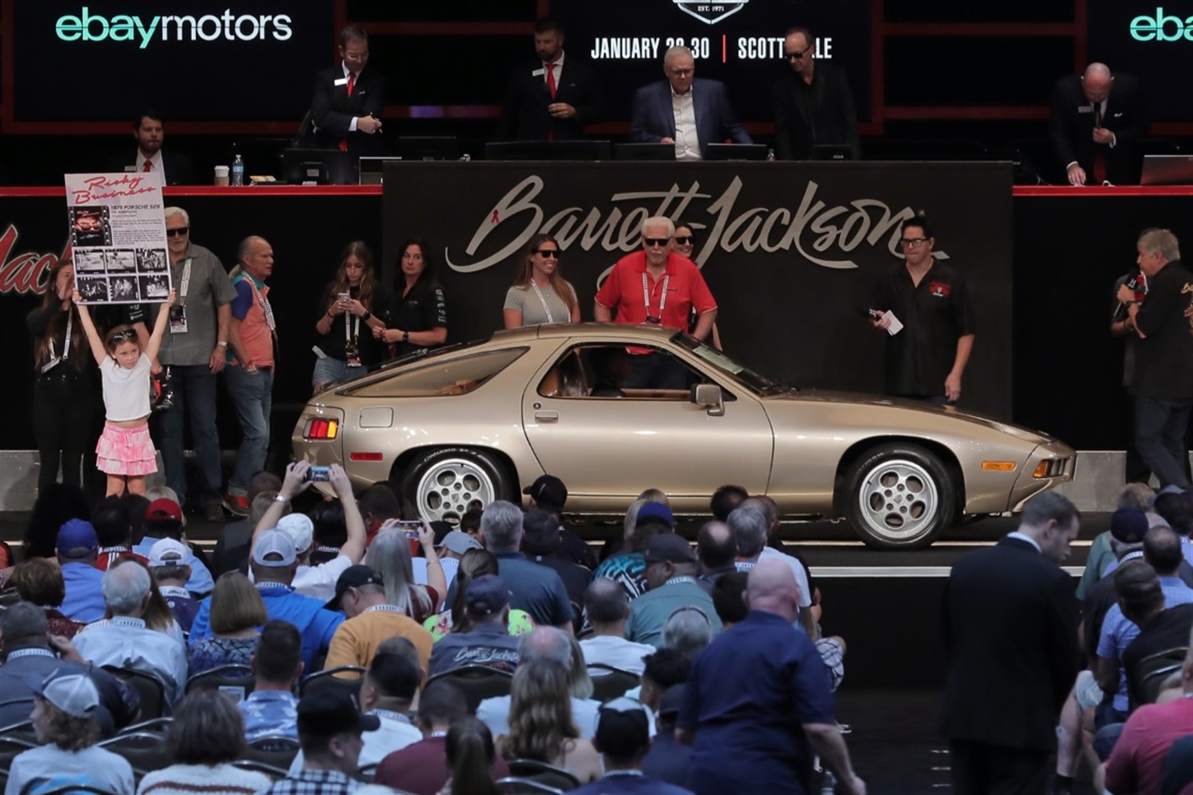 Porsche 928 driven by Tom Cruise