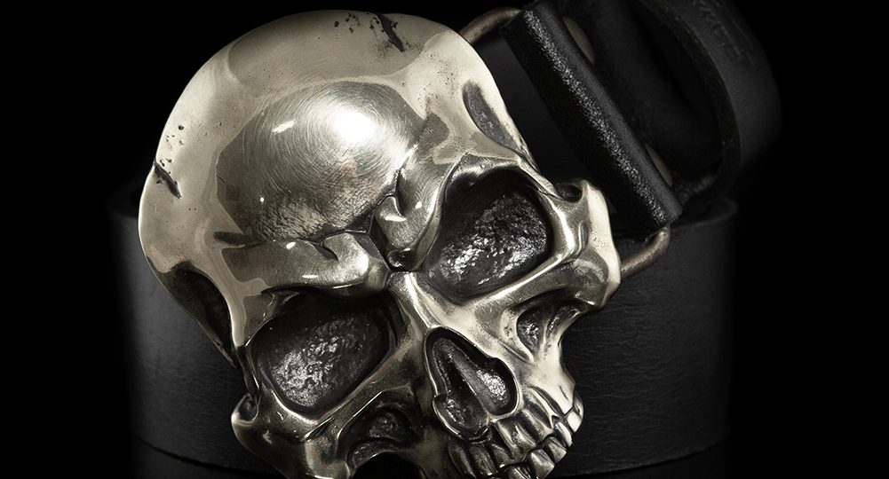 LEDERGÜRTEL MIT NEUSILBERS-SCHNALLE SKULL