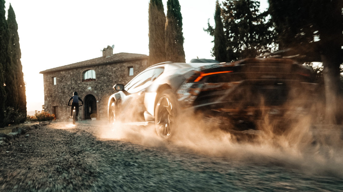 Lamborghini тестує позашляховий Huracan