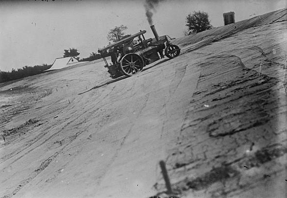 Закінчення будівництва Indianapolis Motor Speedway