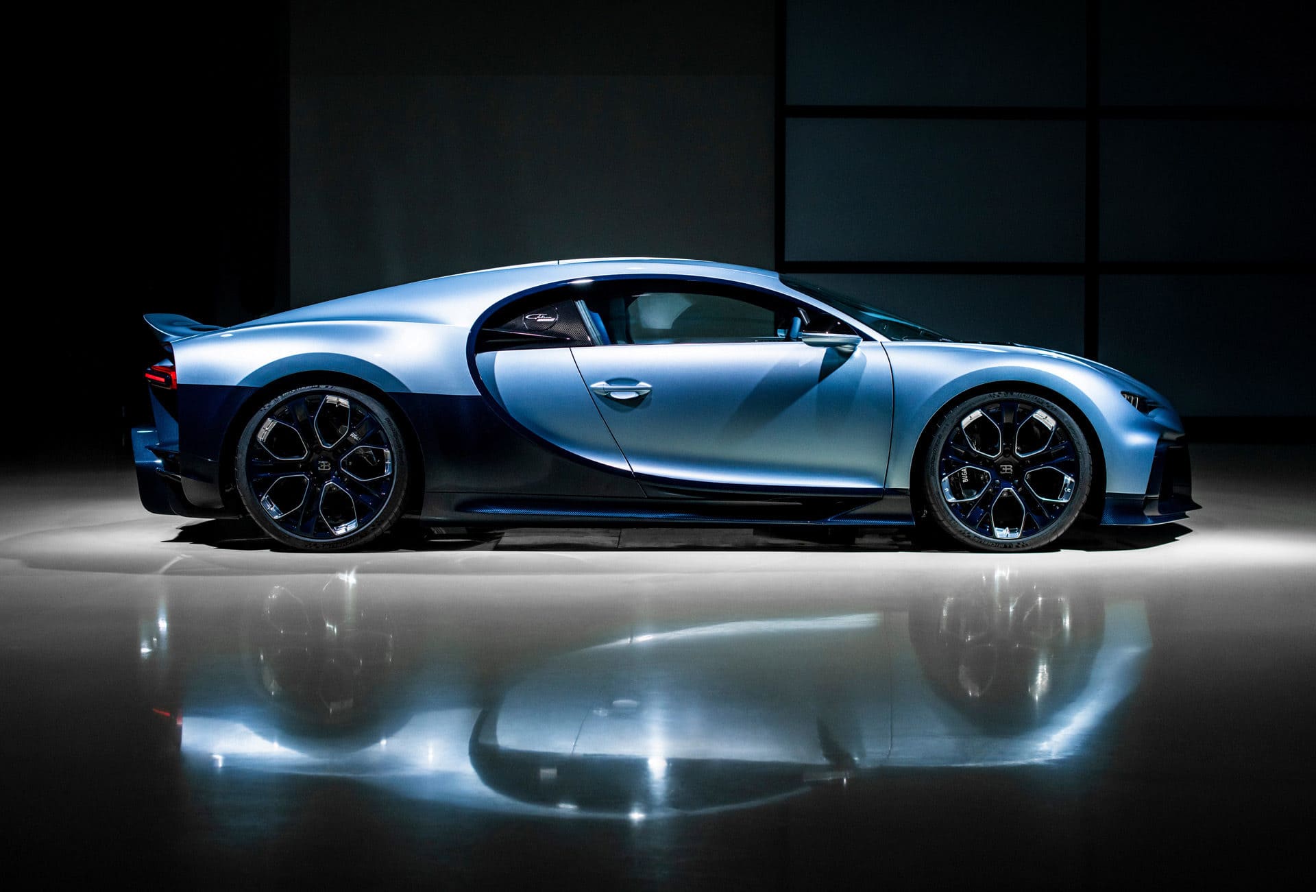 bugatti-chiron-profile