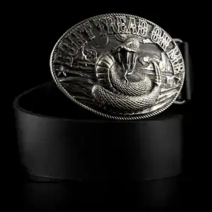 LEDERGÜRTEL MIT NEUSILBER-SCHNALLE "DON`T TREAD ON ME"
