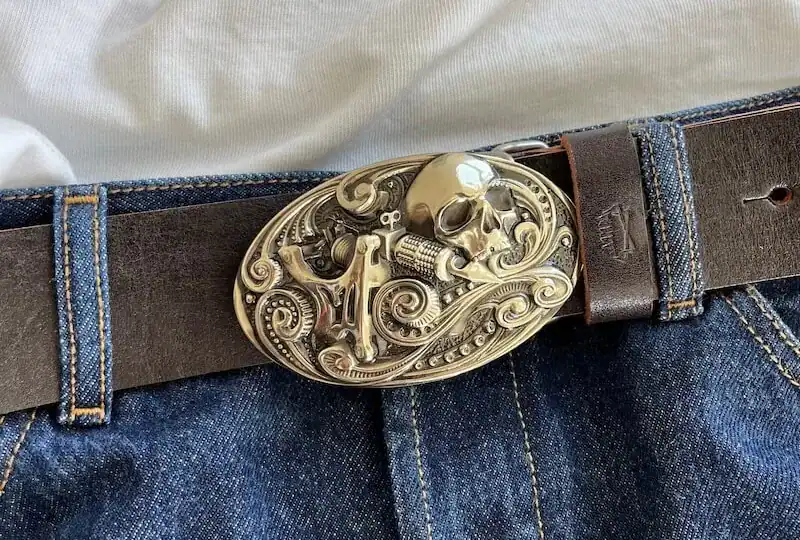 Gürtel mit Neusilber- Schnalle