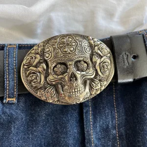 Gürtel mit Neusilber-Schnalle "Santa Muerte" on-line vorbestellen und kaufen.